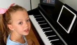 Defne Lora Gülher Kimdir? Kaç Yaşında?