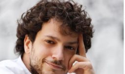 Kağıt Ev Mert Kimdir? Nejat Uygur Hangi Dizilerde Oynadı Sevgilisi Var Mı?