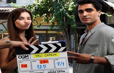yalı çapkını oyuncu kadrosunda Afra Saraçoğlu, Mert Ramnazan Demir ve Çetin Tekindor