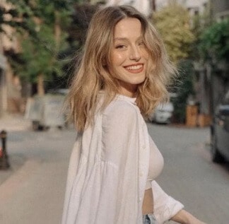 Deniz Bakacak Kimdir?