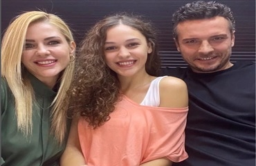 kadere karşı oyuncuları arasında mine Ün, Hakan Eratik, Nur Erkul, Gökçem Çoban da var