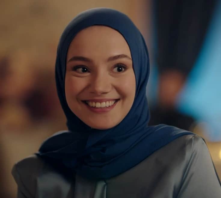 al sancak dizisinde sedef karakteri Ali'nin savcı olacak kız kardeşidir Eslem Akar hayat verecek