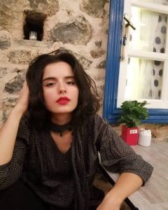 Veda Mektubu Hatice Kimdir? Veda Mektubu dizisinde Hatice karakterine Hande Eleman hayat veriyor. Hatice, Mehmet'e aşıktır.