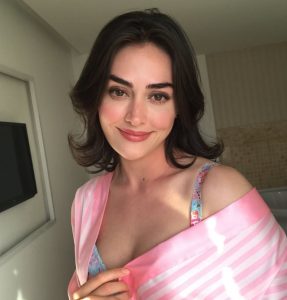 Aşk Sanatı Filmi Oyuncuları Esra bİlgiç