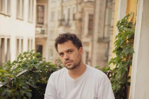 Kraliçe Dizisi Samet Kimdir? (Menajer) Mert Tezişçi Kim?