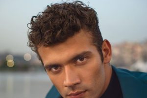 Dönence Dizisi Özgür Kimdir? Caner Topçu Sevgilisi