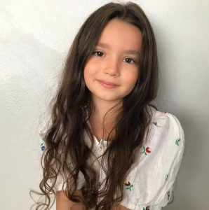 Asya Filiz Kimdir? FOX TV ekranlarında yayımlanan Gülcemal dizisinde rol alan çocuk oyuncuya Asya Filiz hayat veriyor.