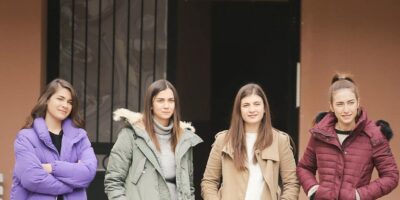 Kırgın Çiçekler Tekrarları Ne Zaman? 2026 Tekrar Saatleri